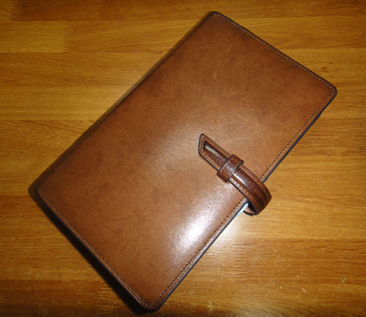 約１年間の使用後の手帳（表面）の状態｜ダ・ヴィンチ グランデ アースレザー システム手帳 聖書サイズ
