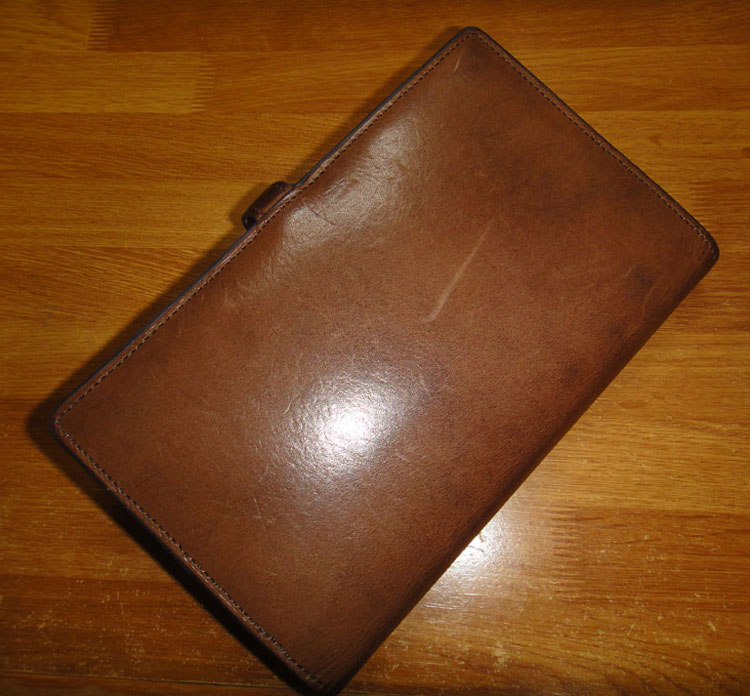 約１年間の使用後の手帳（裏面）の状態｜ダ・ヴィンチ グランデ アースレザー システム手帳 聖書サイズ