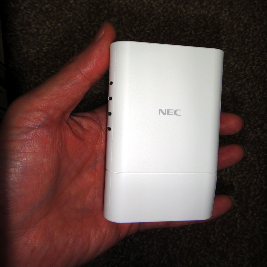 無線LAN中継機・アクセスポイント NEC／Aterm PA-W1200EX（中継機本体の正面イメージ）